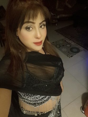 Beautiful-Intelligent-Call-Girl-Escorts-Service-in-Hyderabad-Riya-Book-A-Session-With-Me-2