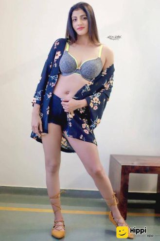 Gorgeous-brunette-Khushi-lets-have-some-fun-alone-in-Qatar-escort-service.