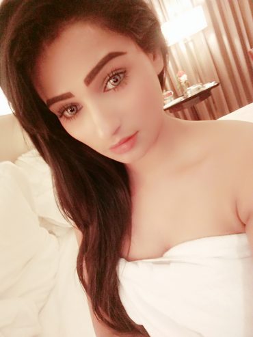 Natural-beauty-escort-in-Kolkata-Zoya-will-try-best-service-to-satisfy-you-1