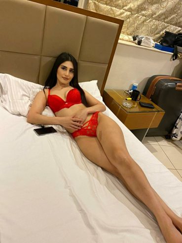 Pleasurable-Sensual-Call-Girl-Escorts-Service-In-Singapore-Daniela-A-Top-Sexy-And-Busty-Girl-3