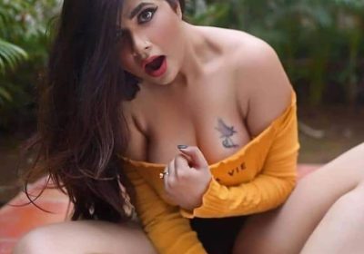 Poonam-Top-Model-In-Singapore-To-Play-With-Boys-A-Sensual-Sex-Game-.