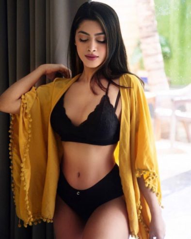 Riya-Singh-a-busty-and-unique-girl-here-to-drive-you-mad-In-Qatar-Escort10