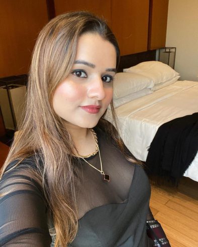 Sonam-Escorts-Call-Girls-Service-in-Dubai-Mangal-world