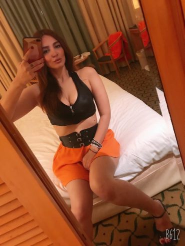 Top-Busty-Stunner-Call-Girl-Escorts-Service-In-Singapore-Isha-No-Advance-Needed-Direct-Payments-4