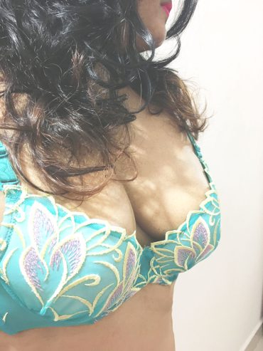 Veena-Naughty-Sri-Lankan-Cam-sex-girl-escort-in-Colombo-1