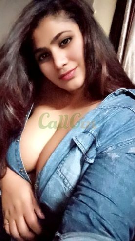 Woman-Waiting-In-Hyderabad-Sejal