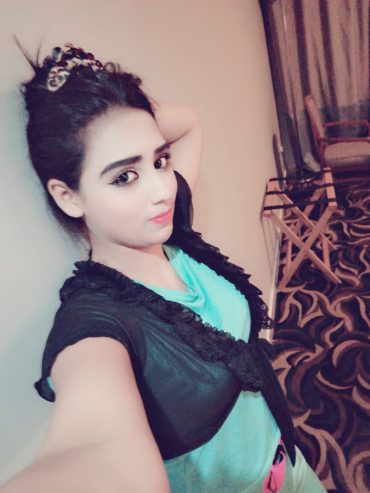 chandni-indian-escort-in-dubai-mangal-world-4