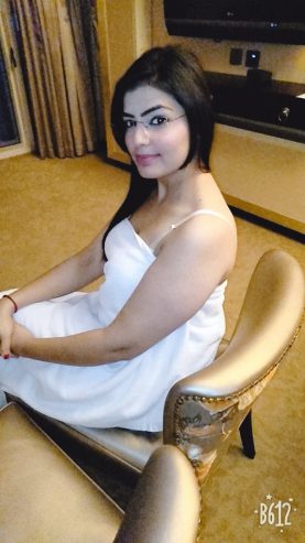 komal-indian-student-escort-in-dubai-mangal-world