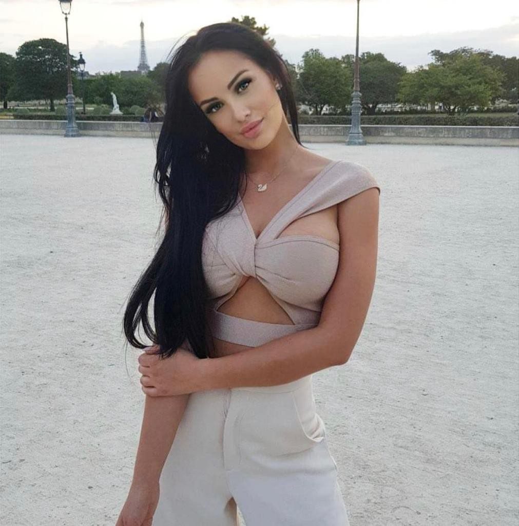 Juhi VIP Model In Delhi Escorts